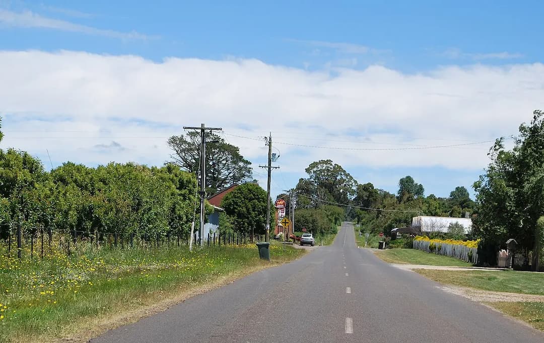 Trentham East to Melbourne Airport (MEL) | Reliable Airport Transfer