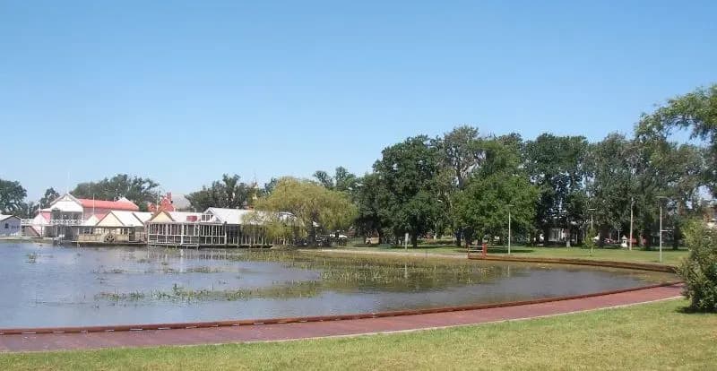 Lake Wendouree to Melbourne Airport (MEL) | Reliable Airport Transfer