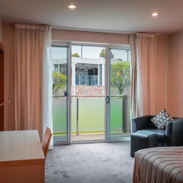 Cranbourne West to Melbourne Airport (MEL) | Elevated Airport Transfer Experience Cranbourne West to Melbourne Airport (MEL) | Elevated Airport Transfer Experience