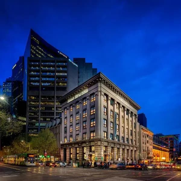 Southern Cross to Melbourne Airport (MEL) | Elevated Airport Transfer Experience Southern Cross to Melbourne Airport (MEL) | Elevated Airport Transfer Experience