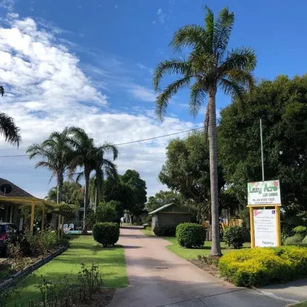 Lakes Entrance to Melbourne Airport (MEL) | Elevated Airport Transfer Experience Lakes Entrance to Melbourne Airport (MEL) | Elevated Airport Transfer Experience