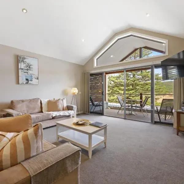 Nirranda East to Melbourne Airport (MEL) | Elevated Airport Transfer Experience Nirranda East to Melbourne Airport (MEL) | Elevated Airport Transfer Experience