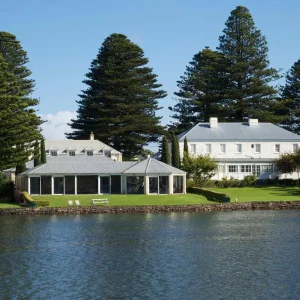 Port Fairy to Melbourne Airport (MEL) | Elevated Airport Transfer Experience Port Fairy to Melbourne Airport (MEL) | Elevated Airport Transfer Experience