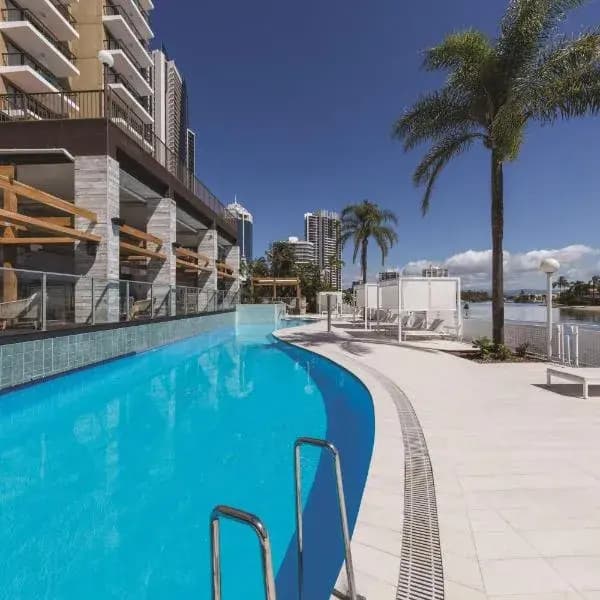 Surfers Paradise to Brisbane Airport (BNE) | Elevated Airport Transfer Experience Surfers Paradise to Brisbane Airport (BNE) | Elevated Airport Transfer Experience