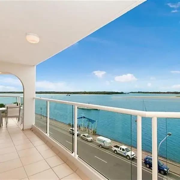 Labrador to Brisbane Airport (BNE) | Elevated Airport Transfer Experience Labrador to Brisbane Airport (BNE) | Elevated Airport Transfer Experience
