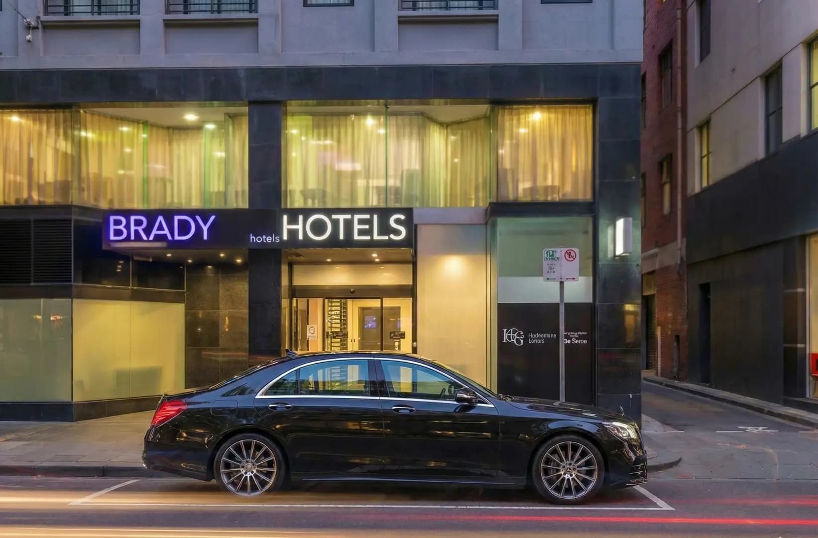 Melbourne Airport to Brady Hotels Hardware Lane Transfer | MNMRiDEZ Chauffeur Melbourne Airport to Brady Hotels Hardware Lane Transfer | MNMRiDEZ Chauffeur