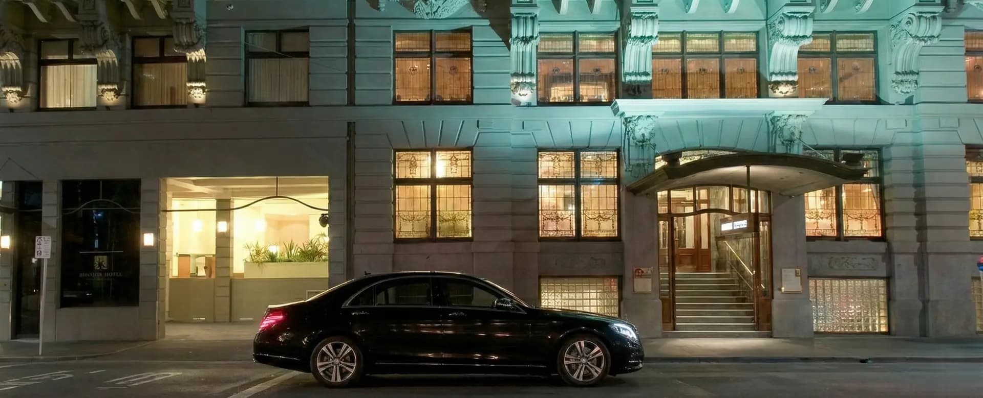 Melbourne Airport to Rendezvous Hotel Melbourne Transfer | MNMRiDEZ Chauffeur Melbourne Airport to Rendezvous Hotel Melbourne Transfer | MNMRiDEZ Chauffeur