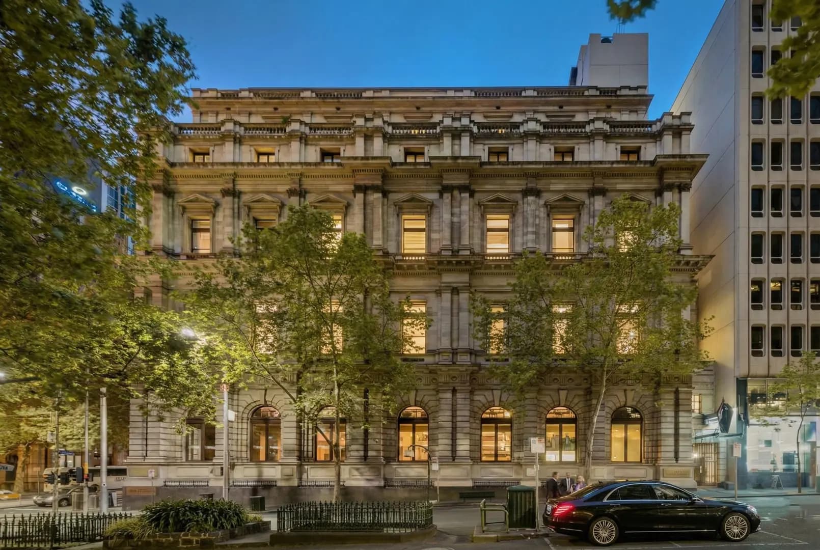 Melbourne Airport to Treasury on Collins Apartment Hotel Transfer | MNMRiDEZ Chauffeur Melbourne Airport to Treasury on Collins Apartment Hotel Transfer | MNMRiDEZ Chauffeur